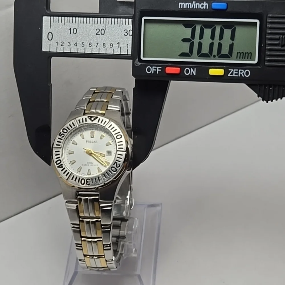 Womens Pulsar VX82-X310 Diver Style Date Watch Gold Silver Two Toned New Battery